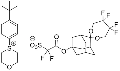 1,4-Oxathianium, 4-[4-(1,1-dimethylethyl) phenyl]-, salt with 1-(5,5,6,6-tetrafluorospiro[1,3-dioxepane-2,2'-tricyclo[3.3.1.13,7]decan]-5'-yl) 2,2-difluoro-2-sulfoacetate (1:1)