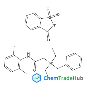 N-Benzyl-2-[(2,6-dimethylphenyl)amino]-N,N-diethyl-2-oxoethanaminium 3-oxo-3H-1,2-benzothiazol-2-ide 1,1-dioxide